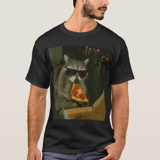 アライグマがピザを食べるMeme Tシャツ (正面)