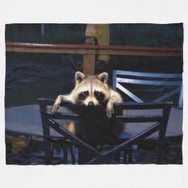アライグマが提供されるのを待っている フリースブランケット