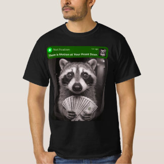 アライグマが玄関前に！面白いアライグマデザイン Tシャツ