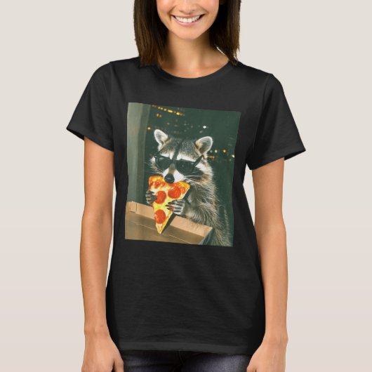 アライグマがZzaを食べる面白い動物のミーム メンズ レディース キッズ Tシャツ (正面)