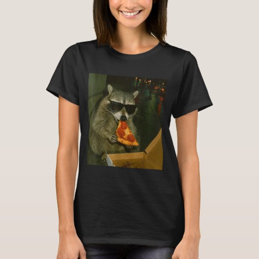 アライグマがZzaを食べる面白い動物のミーム Tシャツ (正面)