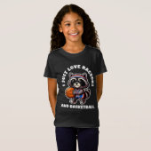 アライグマとバスケットボールが大好き スポーツ好き Tシャツ (正面フル)
