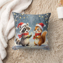 アライグマとリスがクリスマスイルミネーションを飾る