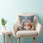 アライグマとリスがクリスマスイルミネーションを飾る クッション (椅子)