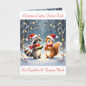 アライグマとリスがクリスマスイルミネーションを飾る シーズンカード (正面)