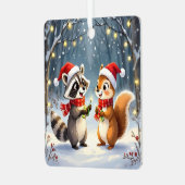 アライグマとリスがクリスマスイルミネーションを飾る メタルオーナメント (正面左)