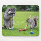 アライグマとリスがクロッケーをプレイ マウスパッド (正面)
