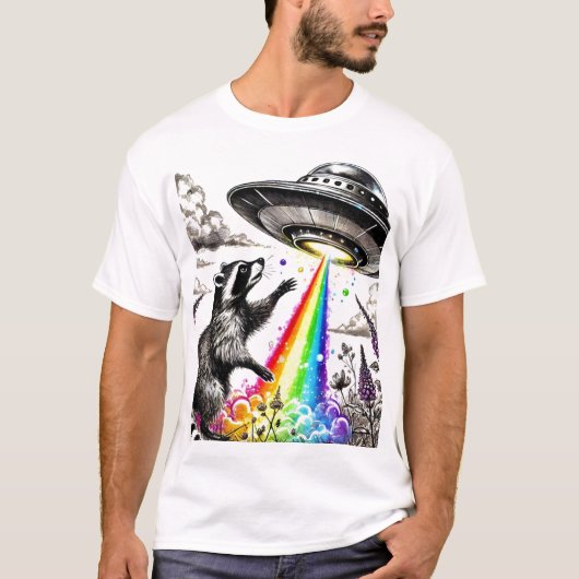 アライグマと野生の花草原の虹のUFO Tシャツ (正面)