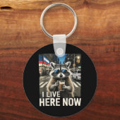 アライグマのアイスコーヒー おもしろイラスト ゴミ箱 キーホルダー (正面)