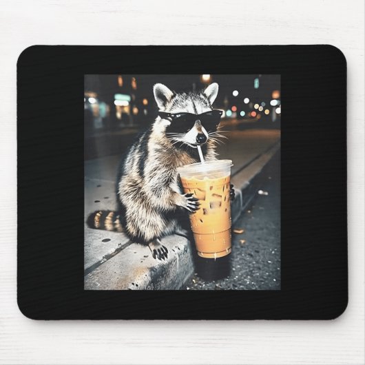 アライグマのアイスコーヒー ふざけた動物の表情 メンズ マウスパッド (正面)