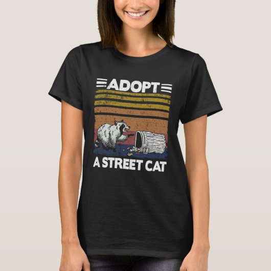 アライグマのゴミ収集4 Tシャツ (正面)