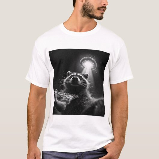 アライグマのピザUFO自撮りTシャツ  Tシャツ (正面)