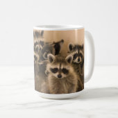 アライグマのマグの山 マグカップ (正面右)