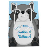 アライグマ赤ちゃんシャワーブルー ミディアムペーパーバッグ (正面)