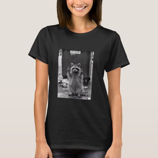 アライグマ おもしろ アライグマ 自撮り ダンプスター ゴミ箱 Tシャツ (正面)