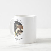 アライグマ。穴から出ろ！ コーヒーマグカップ (正面左)