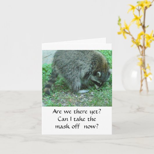 アライグマ/誕生日ユーモア/今すぐマスクを取り除くことができる カード (黄色い花)