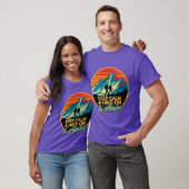 アラスカで静かにハイキングを楽しもう 1 Tシャツ (ユニセックス)