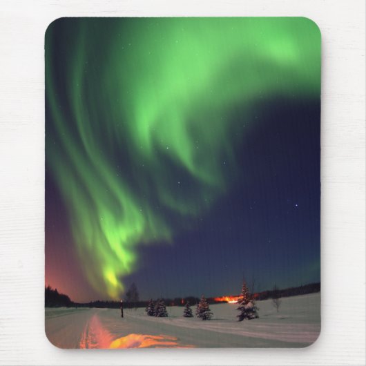 アラスカのオーロラの夜の写真 マウスパッド (正面)