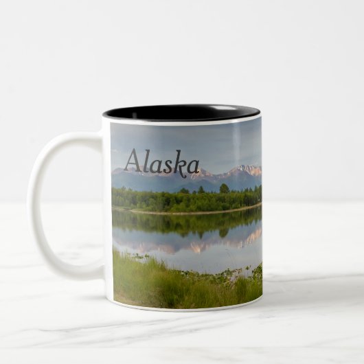 アラスカのコーヒー・マグ-山の反射 ツートーンマグカップ (左)