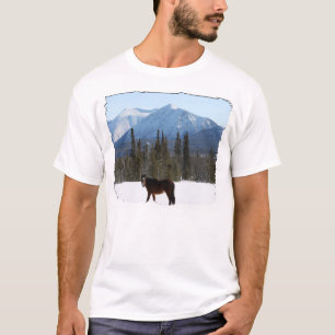 アラスカのハイウェーの野生の馬 Tシャツ