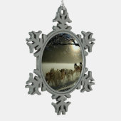 アラスカのハスキーな犬のそりの競争 スノーフレークピューターオーナメント (左)