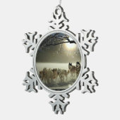 アラスカのハスキーな犬のそりの競争 スノーフレークピューターオーナメント (右)