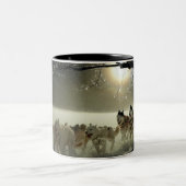 アラスカのハスキー犬ぞりレース ツートーンマグカップ (中央)