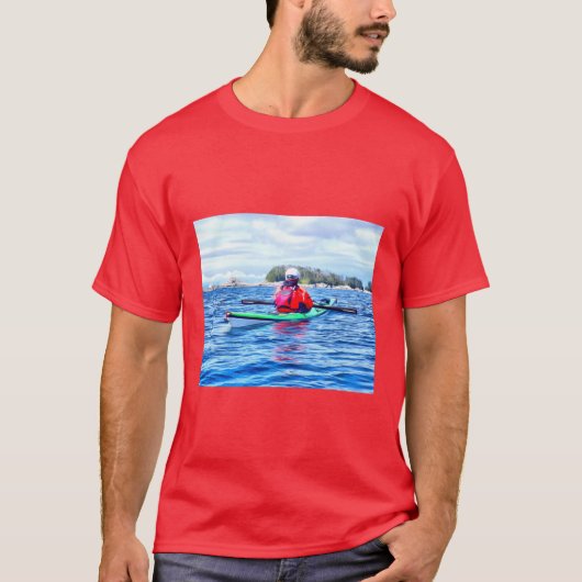 アラスカのバラノフ諸島でのカヤック Tシャツ (正面)
