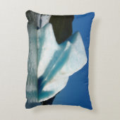 アラスカのメンデンホール湖の氷山 アクセントクッション (裏面(縦))