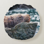 アラスカの復活の湾のアシカ ラウンドクッション (正面)
