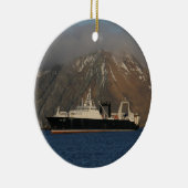 アラスカの海、アラスカの工場トロール船 セラミックオーナメント (右)