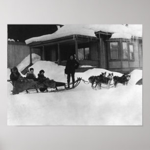アラスカの犬のそりによる家族の旅行 ポスター