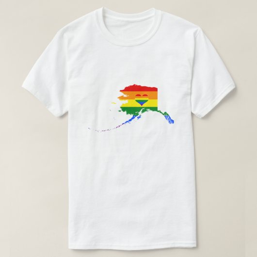 アラスカゲイプライドレインボーフラッグハートGLBTQデザイン Tシャツ (デザイン正面)