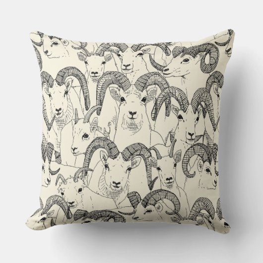 アラスカンダルシープブラックパール クッション (正面)