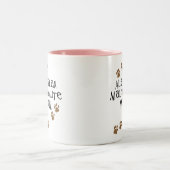 アラスカンマラミュートのお母さんのTシャツ及びギフト ツートーンマグカップ (中央)