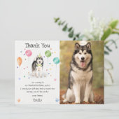 アラスカンマラミュートの子犬の犬の誕生日感謝カード 招待状 (スタンド正面)