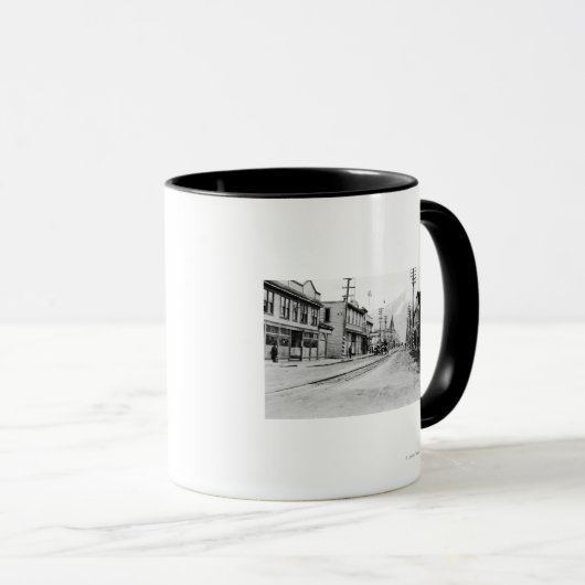 アラスカ写真、スケグウェイのタウンビュー マグカップ (正面右)