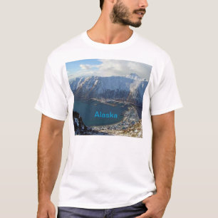 アラスカ山脈と下の都市 Tシャツ