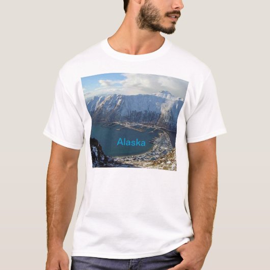 アラスカ山脈と下の都市 Tシャツ (正面)