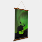 アラスカ州グリーンオーロラ・ボレリスとムース 吊り下げ型タペストリー (傾斜あり)