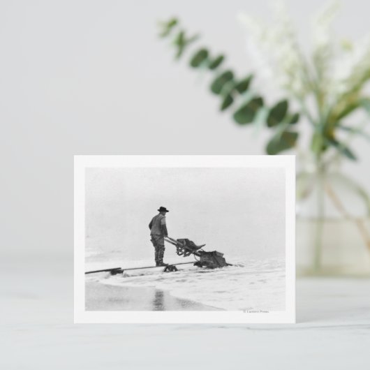 アラスカ州ノームの海岸での採鉱の写真 ポストカード (スタンド正面)