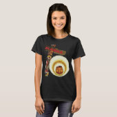 アラスカ トーテムポール 北極の太陽 赤 トラベル Tシャツ (正面フル)