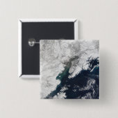 アラスカ、山・リダウトの灰プルーム 缶バッジ (正面&裏面)