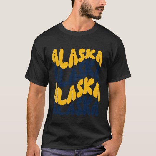 アラスカ 波状テキスト 愛国デザイン Tシャツ (正面)