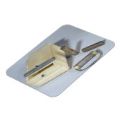 アラバスターボックスとブロンズとシルバーのシールシリンダ マグネット (左側)