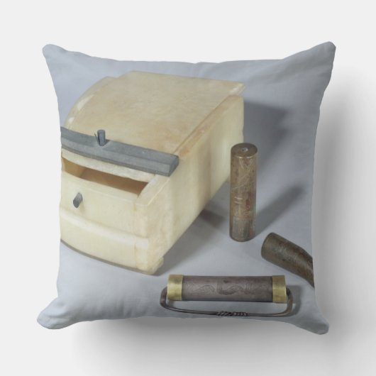 アラバスター箱および青銅および銀はシリンダーを密封します クッション (正面)