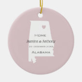 アラバマホーム州マップのカップル名前をカスタムすると日付 セラミックオーナメント (正面)