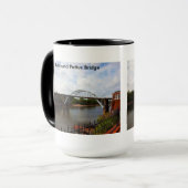 アラバマ州セルマのエドムント・ペトス・ブリッジ マグカップ (正面左)