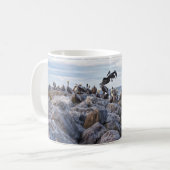 アラバマ州ペリカンポイントでのブラウンペリカンランディング コーヒーマグカップ (正面左)